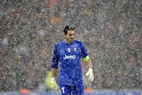 爱游戏官网-Scout在日本队比赛中表现优异，重返赛场引发热议！全场沸腾不已