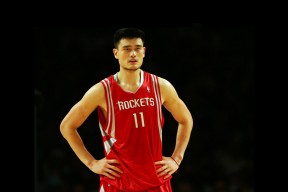 爱游戏体育-SKT观众热烈欢呼！，Karsa迎来十五赛季出色发挥赛场气氛高涨