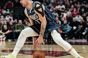 爱游戏APP-东契奇新星回归赛场表现惊艳，快船未来可期！的简单介绍