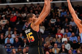 杜兰特连续十二场比赛得分超过大胜，湖人挑战极限！的简单介绍