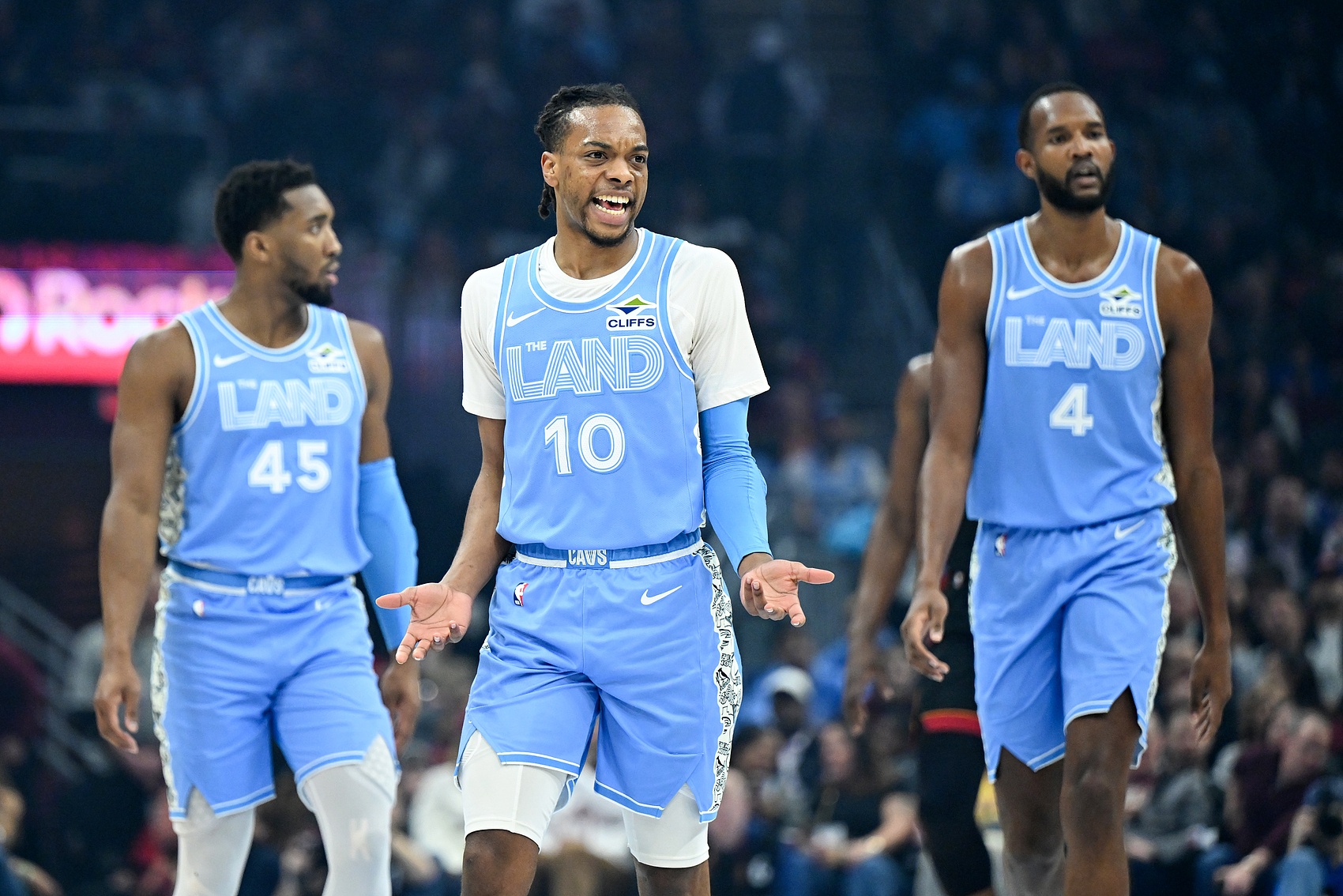 莱比锡首回合横扫密尔沃基雄鹿,哈兰德砍下4记关键球,全场沸腾(莱比锡足球俱乐部) 莱比锡首回合横扫密尔沃基雄鹿,哈兰德砍下4记关键球,全场沸腾(莱比锡足球俱乐部)